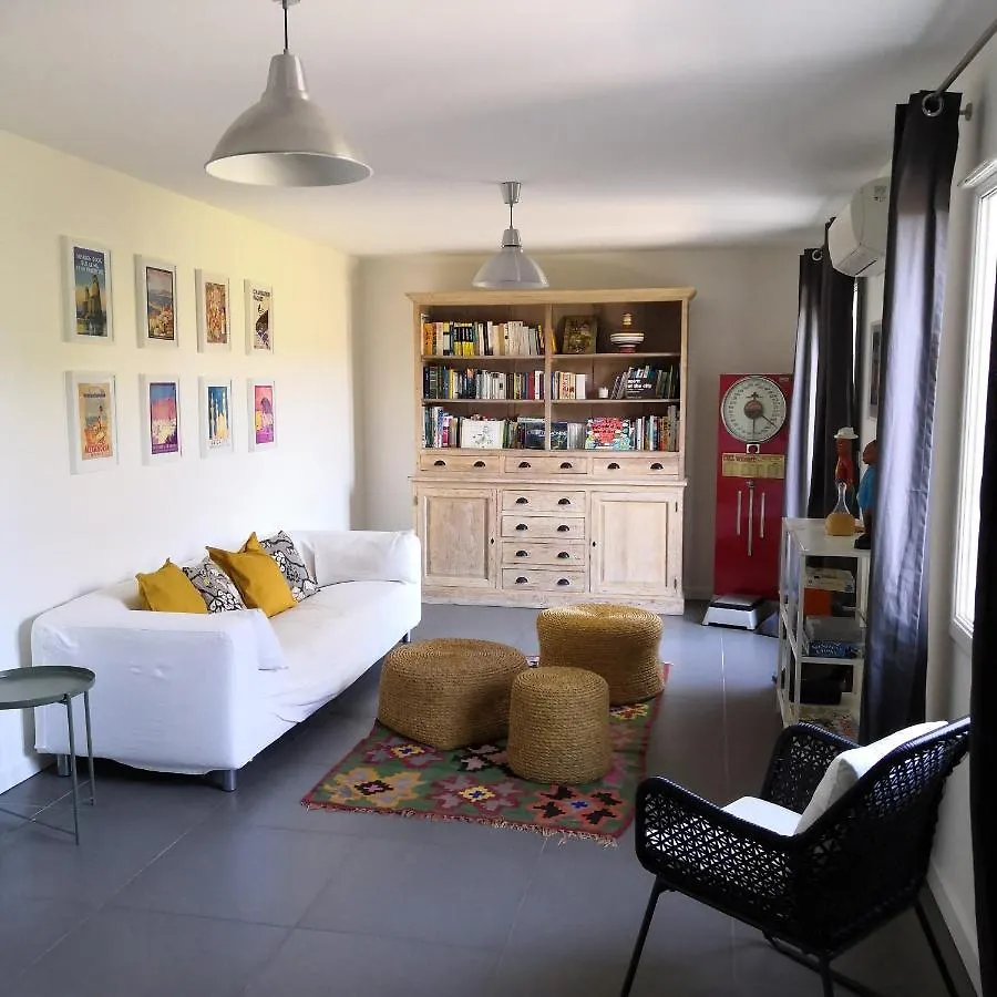 Holiday home Villa Spacieuse Avec Terrasse Et Vue Mont Ventoux Entrechaux